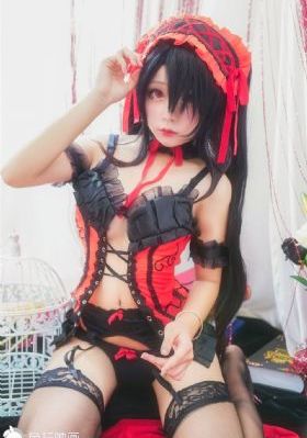 一女子商场内坠楼身亡
